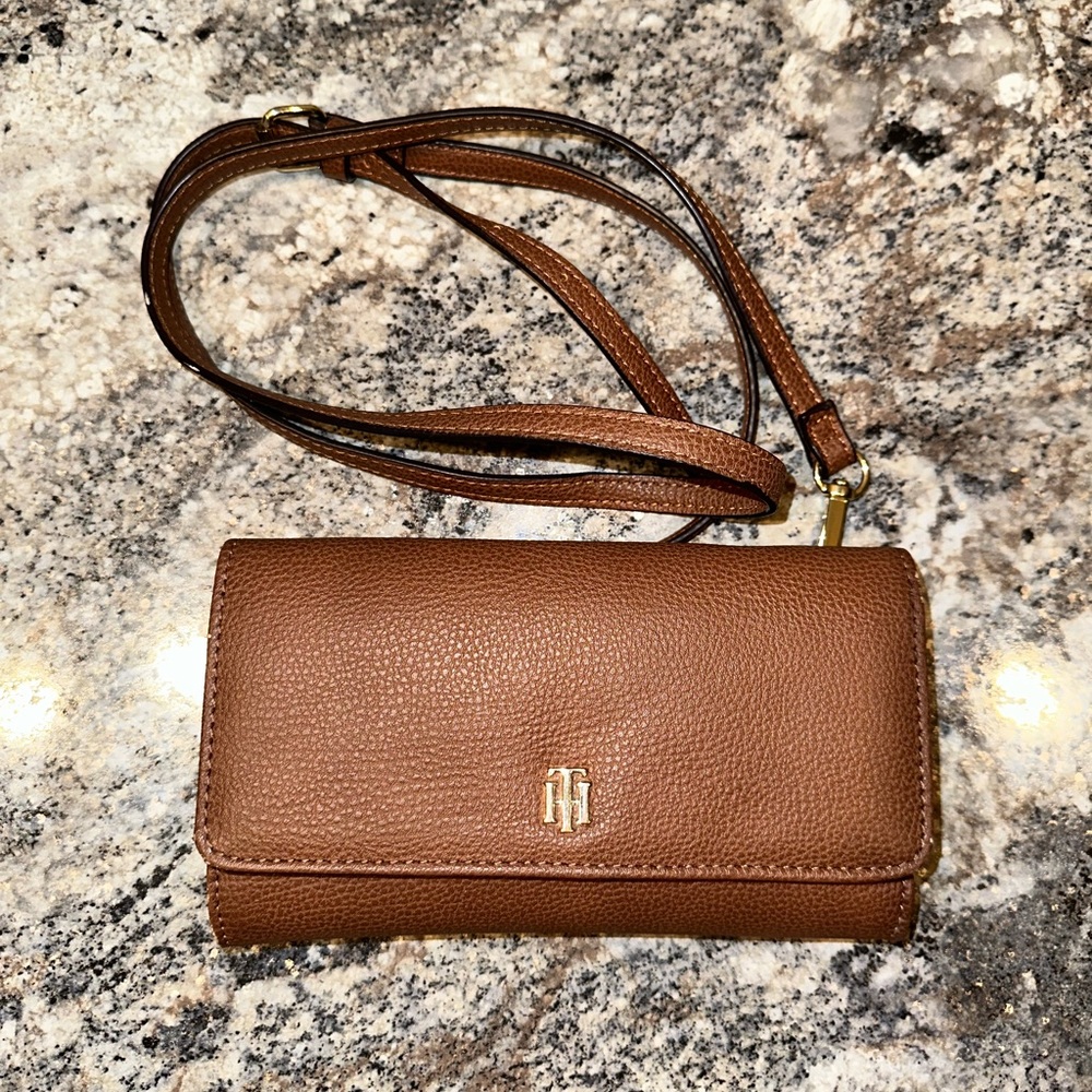 Tommy Hilfiger Crossbody Trifold Wallet